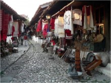 Akmenuota medinio turgaus gatvelė - vienas iš Osmanų laikų palikimų