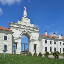 Rūmų ansamblio vartai po renovacijos
